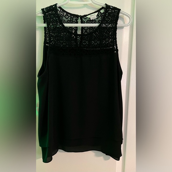 Pretty black lace sleeveless top - Picture 2 of 4